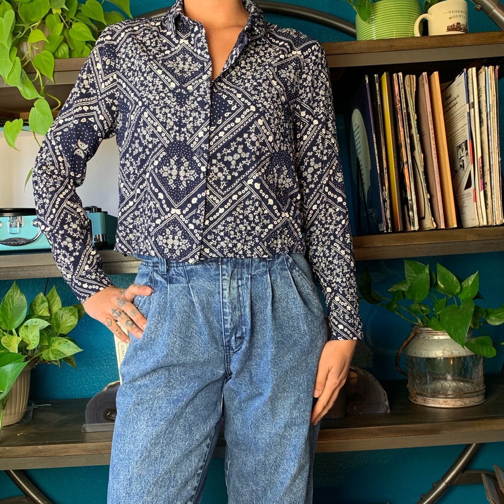 H&M Divided cropped button down - Picture 2 of 4
